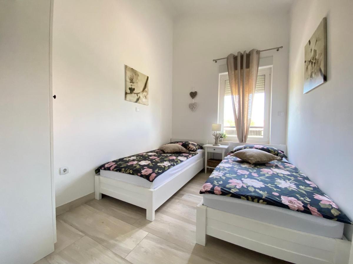 Villa Divina With Private Heated Pool Póla Kültér fotó